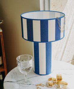 OCTAVEO – Lampe à poser rayures transat bleues et blanches