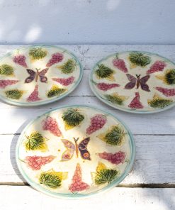 Alternative view of 3 assiettes en barbotine papillon