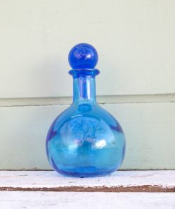 Alternative view of Flacon bleu ancien